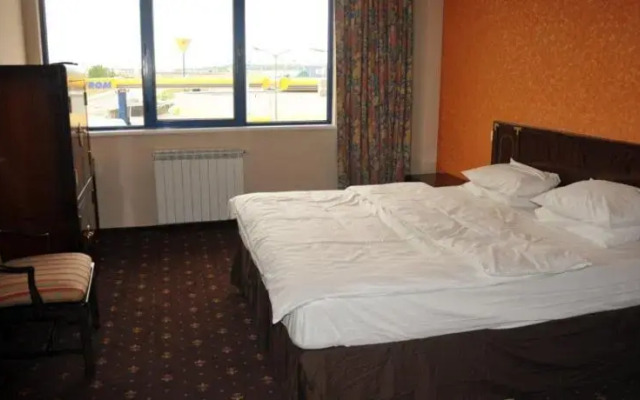 Travel In Motel