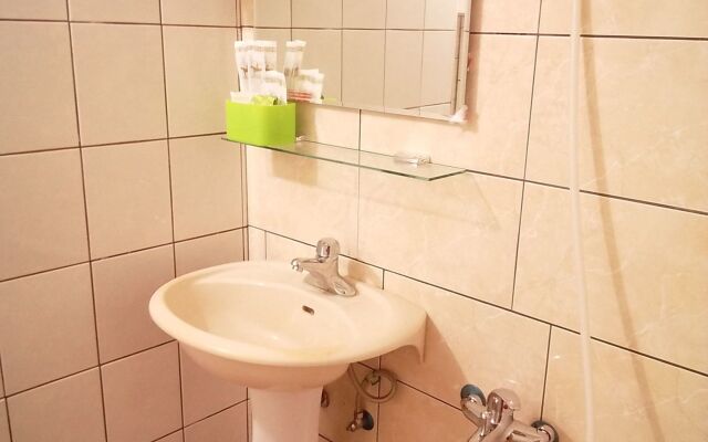 Jiu Fen Alleyway B B