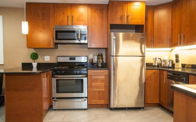 Lux Condo Near Boston - 3 King Beds 2 Bath-parking