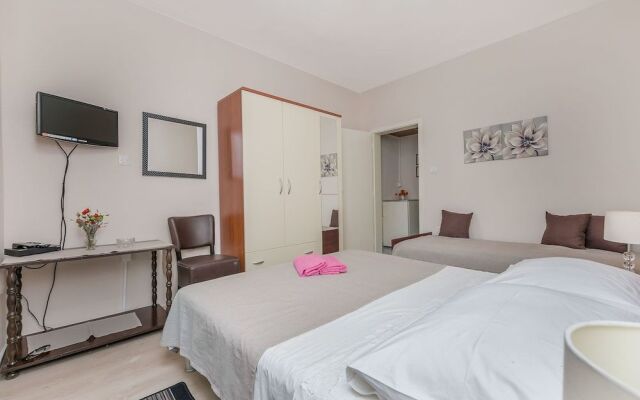 Apartment and Rooms Tatjana