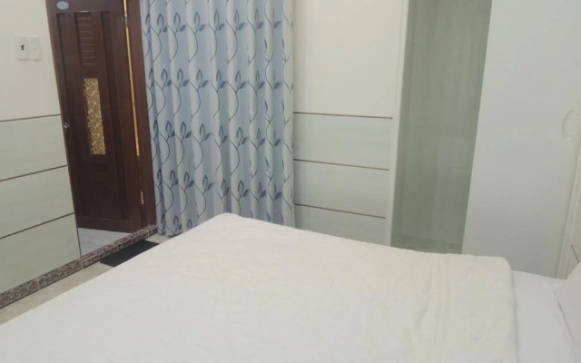 Happy Hotel