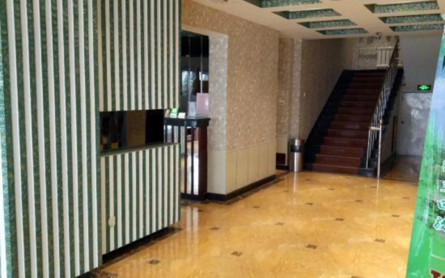 Aiju Hotel (Dashiqiao Railway Station South)