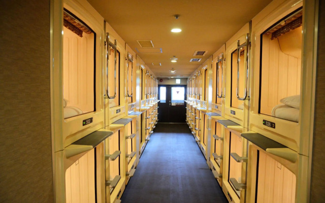 Capsule Hotel B&S Eco-Cube Shinsaibashi