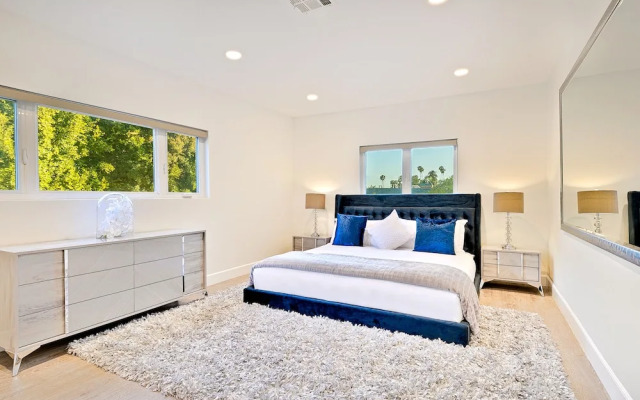 Beverly Hills Luxury Modern Palace