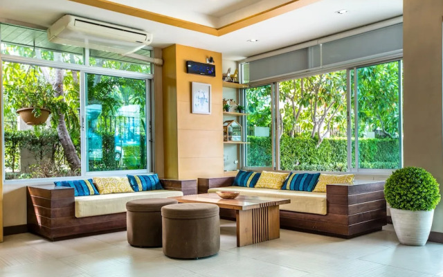Central place serviced apartment 1
