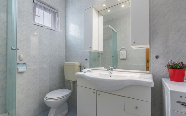 Apartment Neva - great location: A3 prvi kat do ulice  Novigrad, Istria