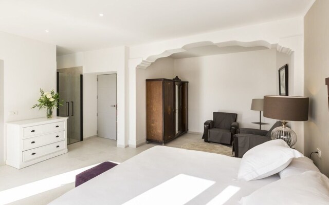 Residence by G Can Rochet