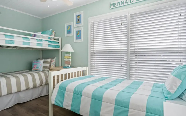 Coastal Condo Close to Beach & Entertainment