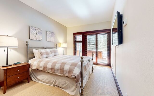 Juniper Crest #25 4 Bedroom Condo by RedAwning