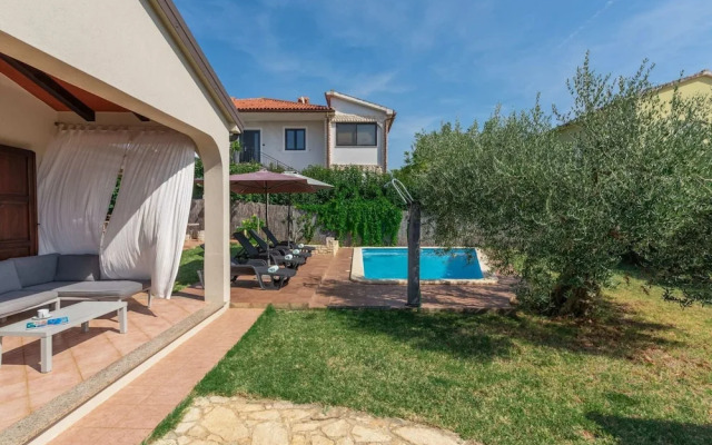 Holiday House in Novigrad With Pool
