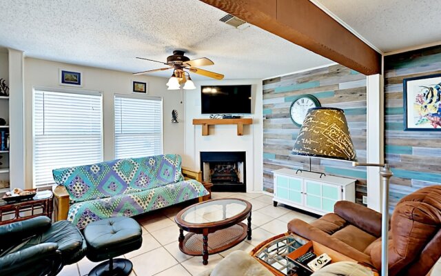 The Purple House - Four Bedroom Home