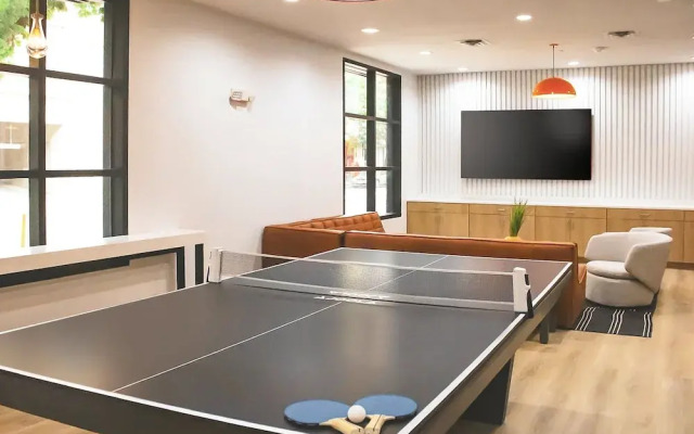 Upstay - Condo With Pool-gym-games-bbq - Walk to Uoft