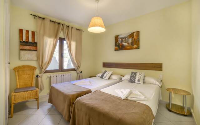 Villa - 4 Bedrooms with Sea views - 104991