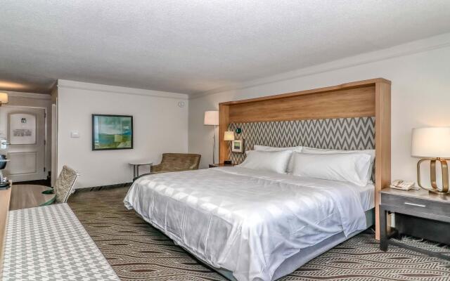 Holiday Inn Resort Oceanfront at Surfside Beach by IHG