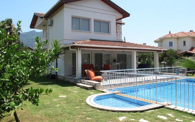Crescent Villa