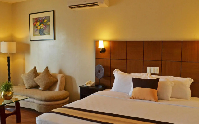 The Pinnacle Hotel and Suites