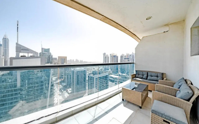 Spacious 3BR with 180˚ Dubai Marina Views