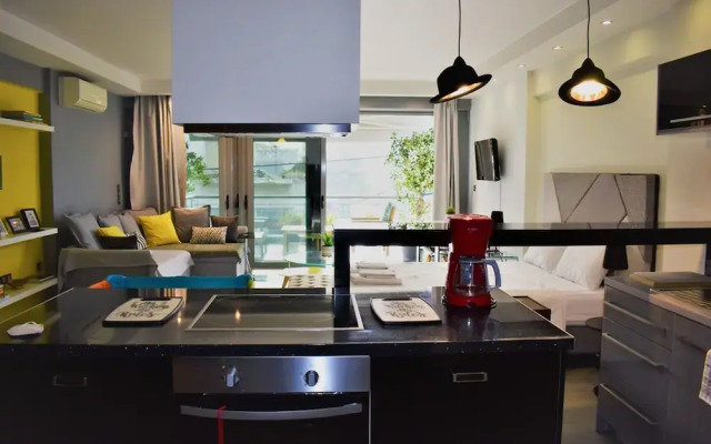 Stylish Boutique Loft With Private Balcony