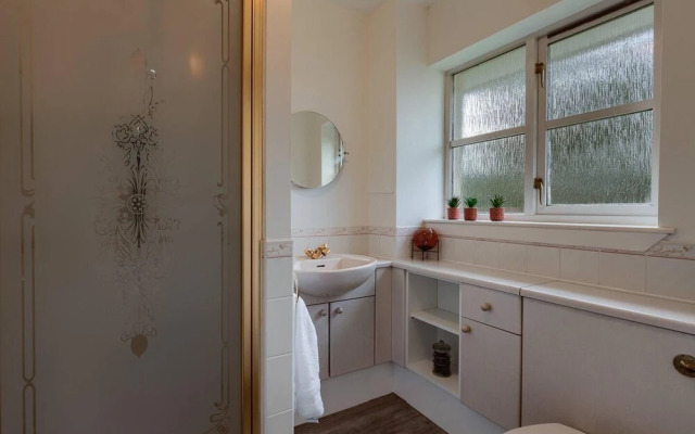 Captivating 3-bed Apartment by Gleneagles
