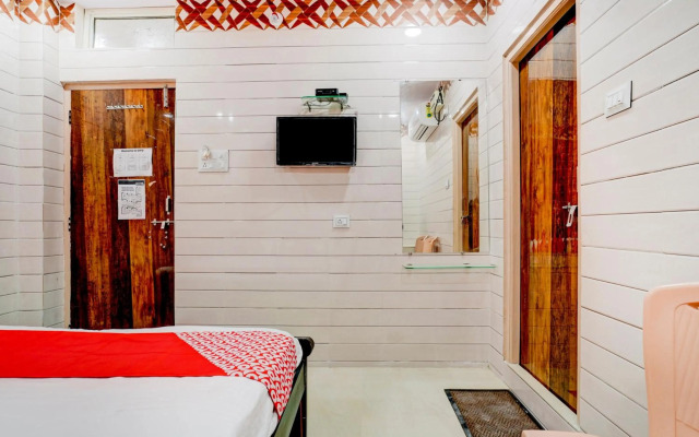 OYO HYD1516 Hotel Aroma Classic