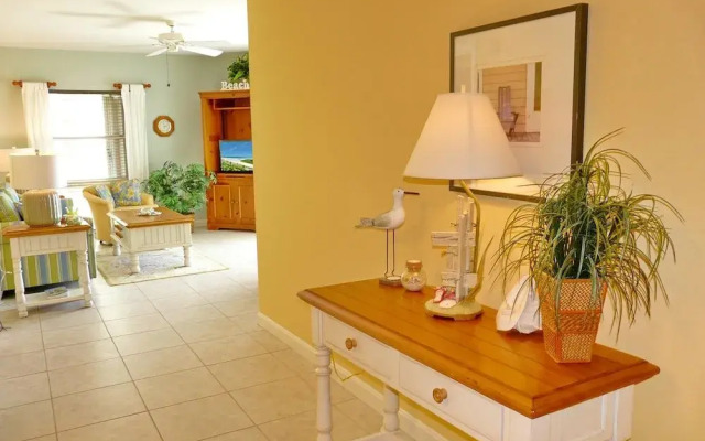 Bungalow-style Beachfront Condo With Pool