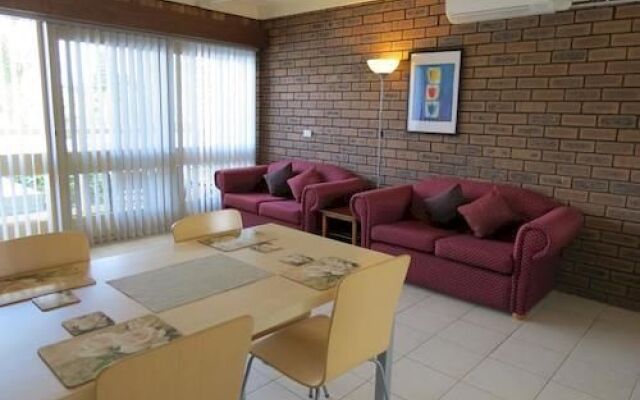 Chapman Court Holiday Units