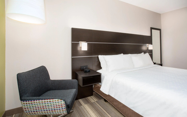 Holiday Inn Express & Suites Lincoln City by IHG