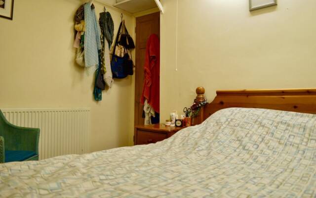 2 Bedroom House in Popular Bristol Neighbourhood
