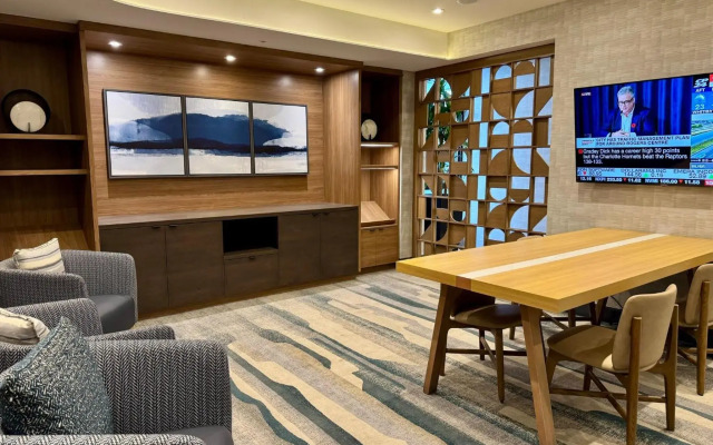 Holiday Inn Burlington Conference Centre by IHG
