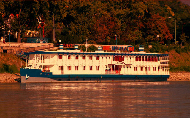 Botel Marina