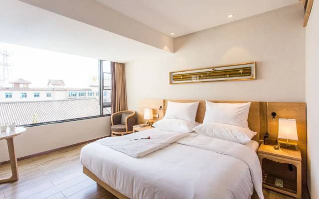 Dali Five Clouds Hotel