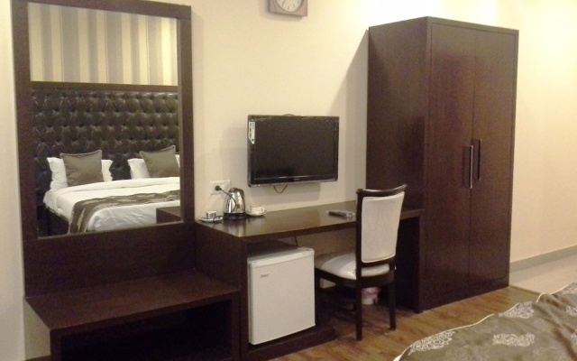 Hotel Mansarover Paradise – Guest Rooms – Moradabad