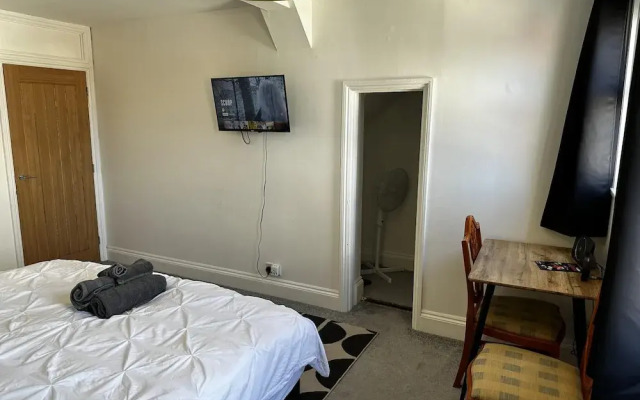 Family Friendly One Bedroom Apartment w King Bed