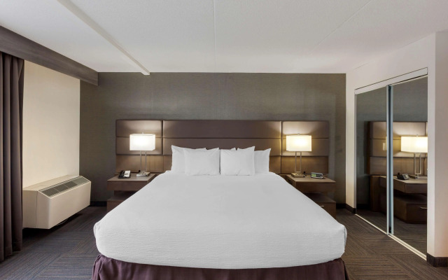 Best Western Plus Toronto Airport Hotel