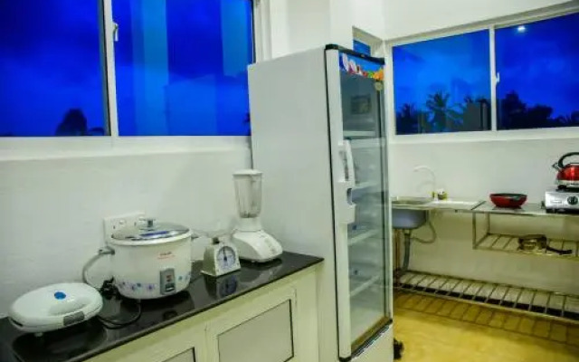 Doors Guest House & Cafe