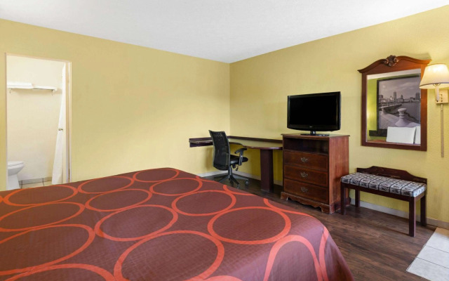 Super 8 by Wyndham Youngstown North