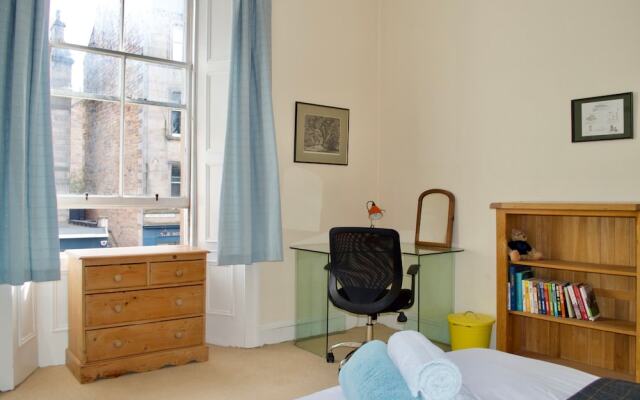Spacious Flat in Central Stockbridge