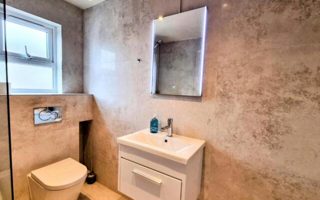 Surbiton Luxury Garden House 19