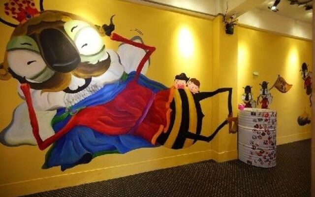 Hive Backpackers