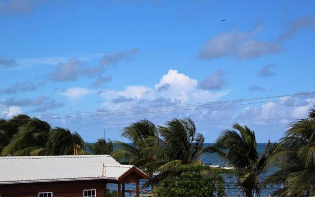 Barefoot Caye Caulker Hotel