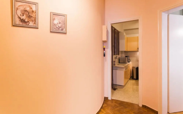 Charming Acropolis Metro Apartment