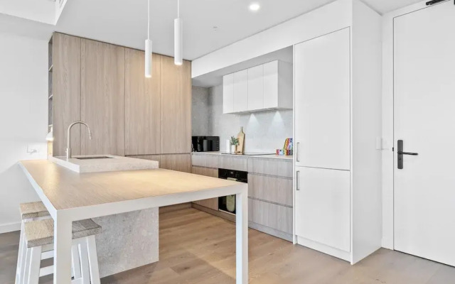 Stylish 2-bed Unit With Views & Rooftop Access