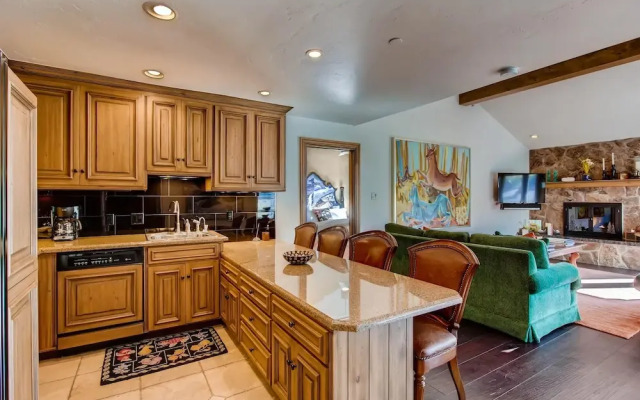 Westwind 404 3BD 3BA Plat. Condo