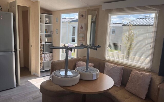 Pets Stay Free 2 Bedroom Caravan at Heacham Beach