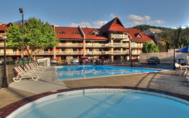 Crossroads Inn & Suites