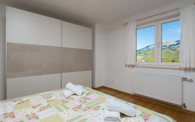 Stunning Villa Sofia With Heated Pool IN Split Hinterland