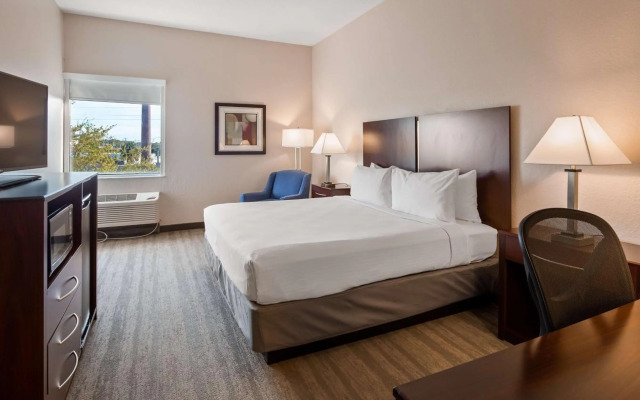 Capital Plaza Inn & Suites Harrisburg