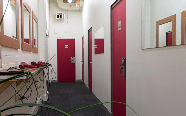 Nomads Sydney - Hostel