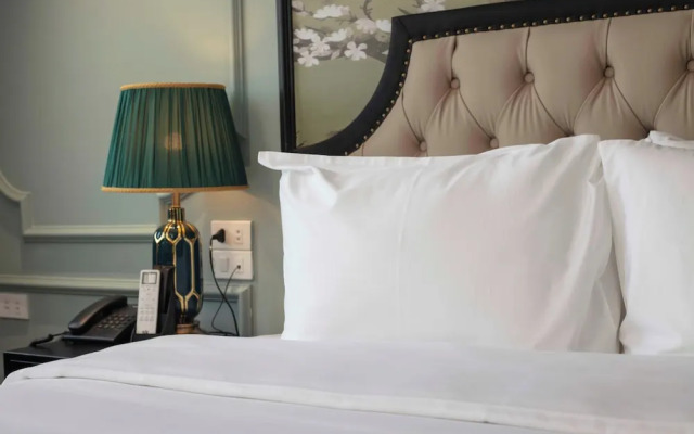 Madelise Stardust Hotel & Travel