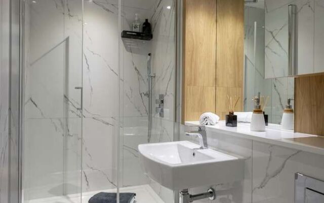 Luxurious ONE Bedroom Apartment IN Bond Street